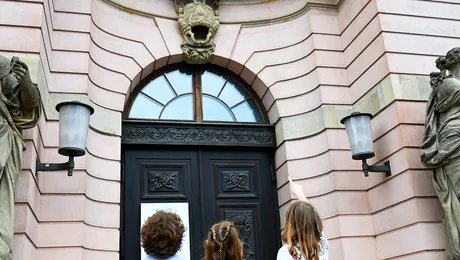 Von Drachen und Kronen: Mit dem Fernglas rund ums Zeughaus