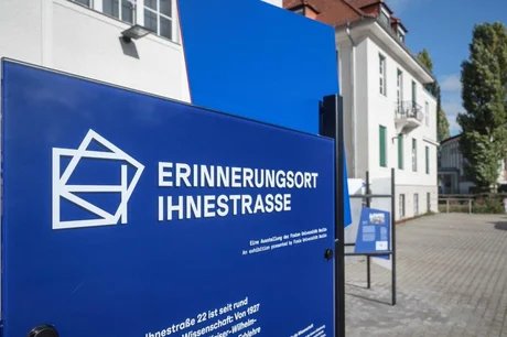 Eingang Ausstellung Erinnerungsort Ihnestr.