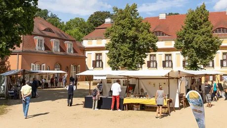Kunstmarkt auf dem Schlosshof Caputh