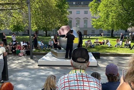 Aktivierung Nevin Aladağs Skulptur „Public Resonator“
