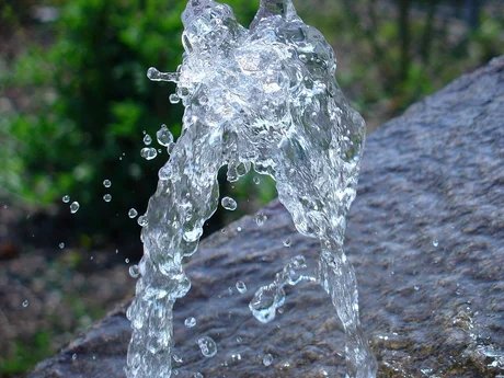 Sprudelndes Wasser
