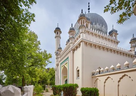 Aussenansicht der Wilmersdorfer Moschee. Exklusive Architekturführungen von Christian Fessel | Mann mit Hut Touren