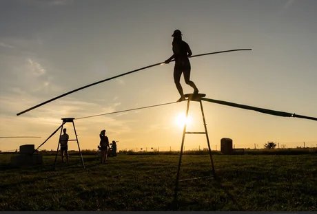 Seillaufen in den Sonnenuntergang