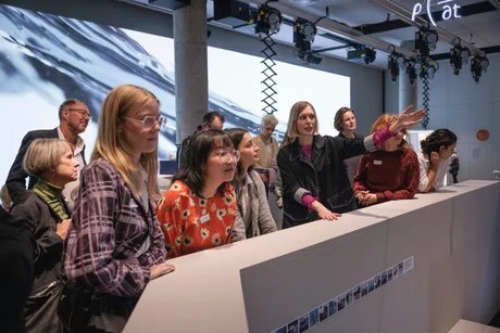 Führung zur Eröffnung der Ausstellung "On Water - WasserWissen in Berlin" im Humboldt Labor