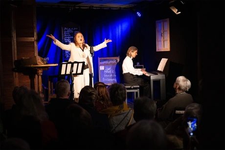 Premiere Wenn Wieder Rote Rosen Regnen Der Grosse Hildegard Knef Abend Tapetenwechsel Altstadttheater Köpenick 04