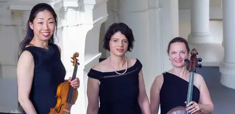 Rodur Trio: Junko Fukabori (Violine), Maria-Magdalena Pitu-Jokisch (Klavier), Louise von Schweinitz (Cello)