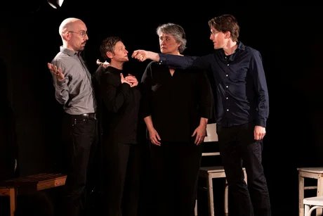 Durch die Wand  - Theater ohne Probe