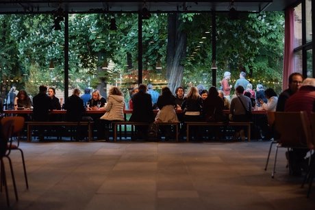 Kassenhalle im Haus der Berliner Festspiele während des Theatertreffen 2026