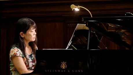 Yuko Tomeda am Klavier
