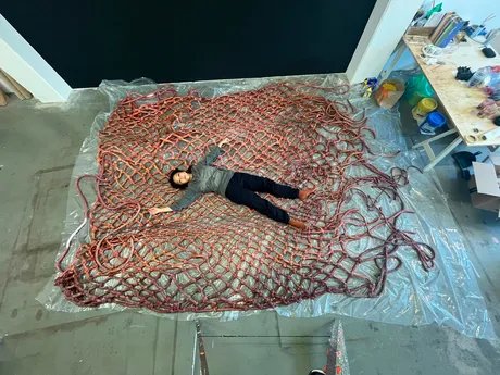 Jiyoung Yoon, There was a time when, not knowing how to live, I took out my entrails to make a net (2025). Courtesy the artist