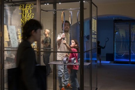 Wavematters. Ausstellungsansicht mit Arbeit von Merche Blasco