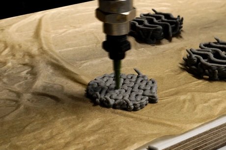 3D-Druck mit Maismehl beim Workshop „Cornprints. 3D-Druck mit Mais“