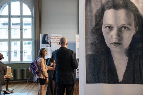 Blick in die Ausstellung "Lang ist es nicht her. Und jetzt ist es soweit."