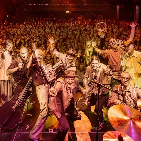 17 HIPPIES Hippie-Haus-Tanz 2026