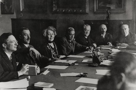 Sitzung der Sektion für Dichtkunst, 1929: Alfred Döblin, Thomas Mann, Ricarda Huch, Bernhard Kellermann, Hermann Stehr, Alfred Mombert, Eduard Stucken (v.l.n.r.)