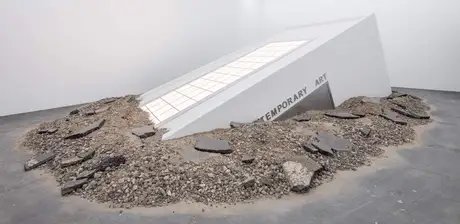 Ausstellungsansicht „Museum in Bewegung. Eine Sammlung für das 21. Jahrhundert“, Hamburger Bahnhof - Nationalgalerie der Gegenwart, abgebildet: Elmgreen & Dragset, Protruding Gallery, Powerless Structures, Fig. 223, 2024