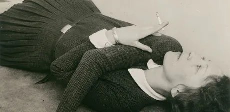 Grit Kallin-Fischer, Selbstporträt mit Zigarette, Detail, um 1928, Bauhaus-Archiv Berlin