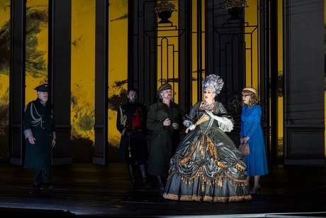 Doris Soffel als Gräfin, Dean Murphy als Jeletzkij, Lucio Gallo als Tomskij, Martin Muehle als Hermann und Sondra Radvanovsky als Lisa