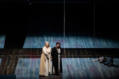 Jennifer Davis als Elsa, Yulia Matochkina als Ortrud