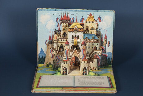 Pop up Buch aus dem historischen Kinderzimmer im Museum Reinickendorf
