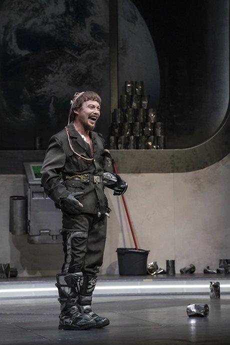Ingo Paulick als Frosch in Die Fledermaus