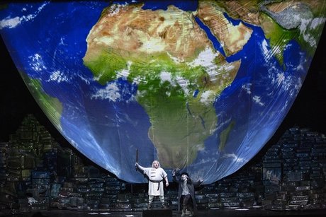 Clay Hilley als Siegfried, Ya-Chung Huang als Mime