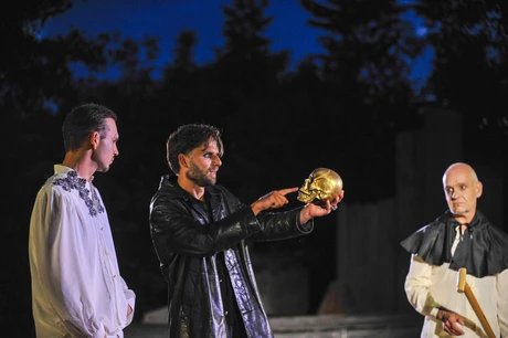 Horatio aka Adrian Stowasser_Hamlet aka Benjamin Krüger_Totengräber aka Peter Beck
