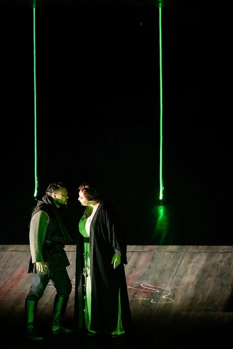 Jordan Shanahan als Telramund, Yulia Matochkina als Ortrud