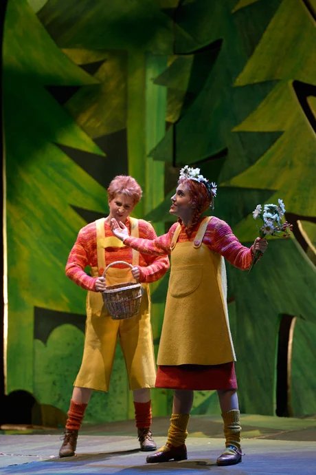 Stephanie Lauricella als Hänsel, Kim-Lillian Strebel als Gretel