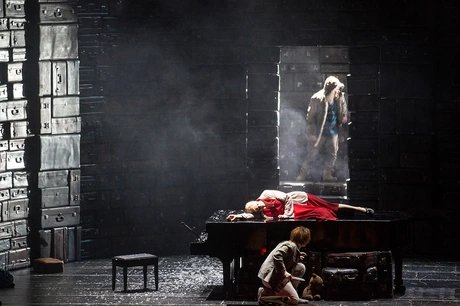 Daniel Frank als Siegmund, Elisabeth Teige als Sieglinde, Eric Naumann als HundinglingBernd Uhlig