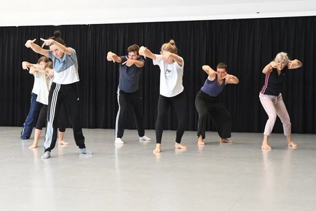 Veranstaltungen in Berlin: Krump-Workshop „motion brings emotion“ mit Lucia