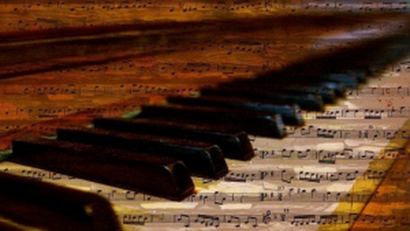 Collage Klaviertastatur mit Noten