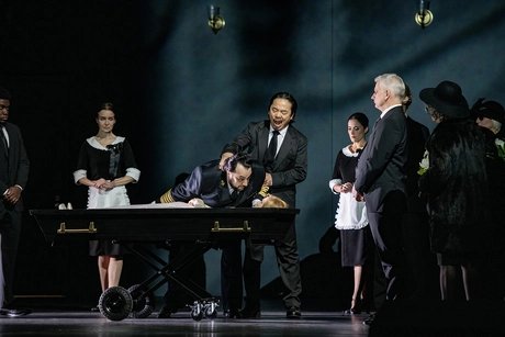 u. a. George Petean als Simon Boccanegra, Liang Li als Jacopo FiescoBettina Stöß