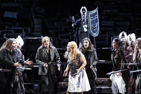 Flurina Stucki als Helmwige, Ulrike Helzel als Siegrune, Nina Stemme als Brünnhilde, Beth Taylor als Schwertleite, Nicole Piccolomini als Grimgerde, Karis Tucker als Roßweiße u. a.Bernd Uhlig