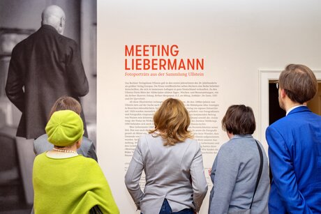 Gäste zur Preview der Ausstellung „Meeting Liebermann“, 2023