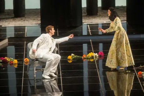 Elena Tsallagova als Violetta Valéry, Matthew Newlin als Alfredo Germont