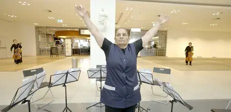 Annika Kahrs, A Cashier’s Opera, 2025, Filmstill, 4K Video, Farbe, Ton, 36 Minuten