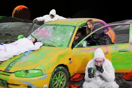 Wir Krisendarsteller*innen: Lookalike in anger!