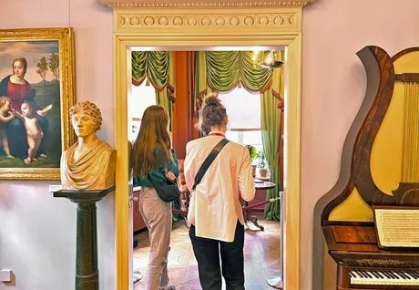 Originalgetreu eingerichtete Räume zeigen, wie die Berliner Kaufmannsfamilie Knoblauch vor rund zweihundert Jahren lebte.