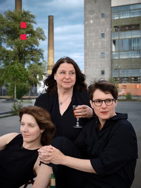 Drei ostdeutsche Frauen betrinken sich und gründen den idealen Staat