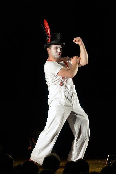 Philipp Jekal als Papageno