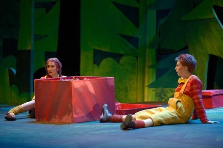 Stephanie Lauricella als Hänsel, Kim-Lillian Strebel als Gretel
