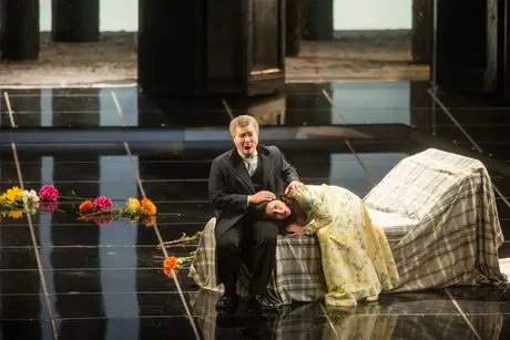 Elena Tsallagova als Violetta Valéry, Dong-Hwan Lee als Giorgio Germont