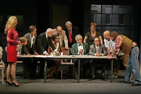 Die zwölf Geschworenen