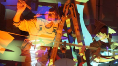 VISUAL Zinnober in der grauen Stadt