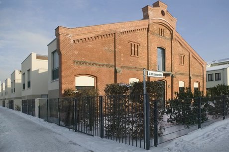 Historische Hallenfassade des ehemaligen Vieh- und Schlachthofes nach Sanierung des Areals, 2012