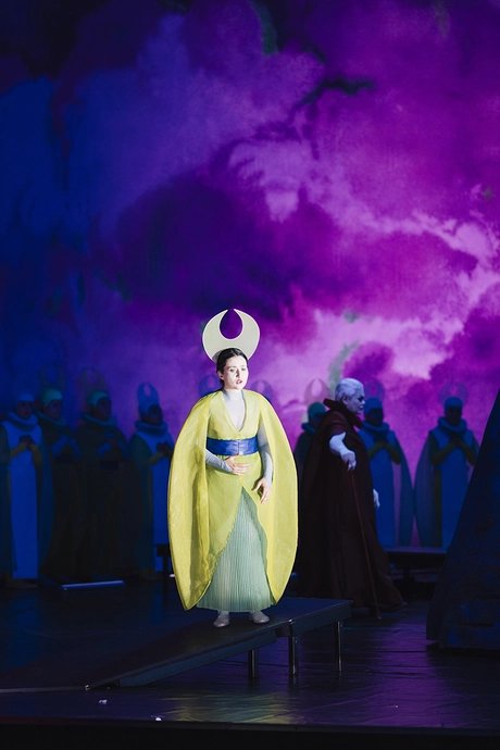 Mané Galoyan als Suor Angelica