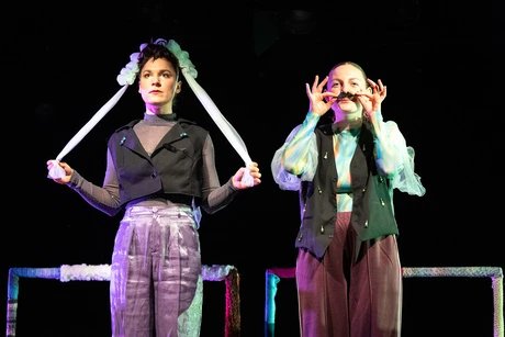 Panni Néder: WANN HAST DU DAS LETZTE MAL AUF DER SPITZE EINES BERGES SEX GEHABT?