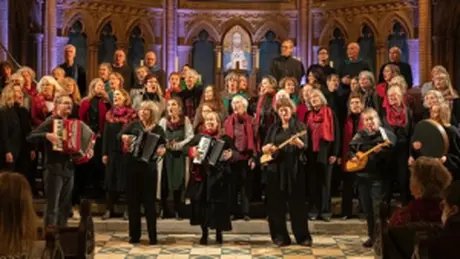 Singfrauen & MRAVALO