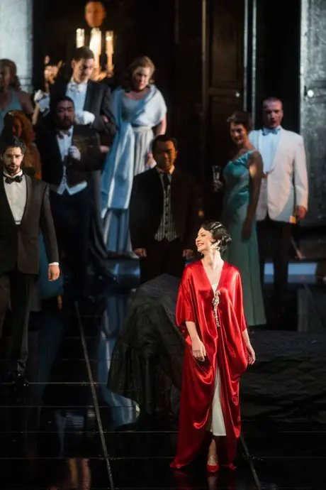 u. a. Elena Tsallagova als Violetta Valéry